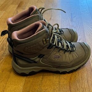 Keen Outdoor Boots Womens 8.5 - like new
